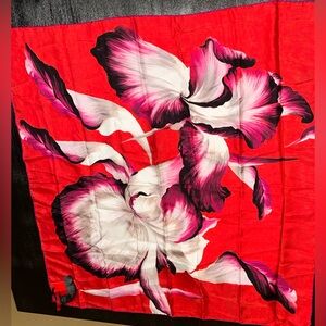 Genuine CAROLINA HERRERA Red Flowers Print 100% SILK SCARF Brand New With Tags